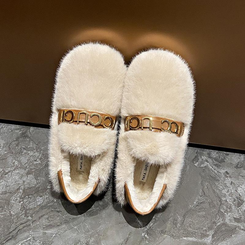 Internet celebrities wear two fluffy shoes on one foot, women wear plush thermal slippers, 2024 new autumn and winter plush shoes