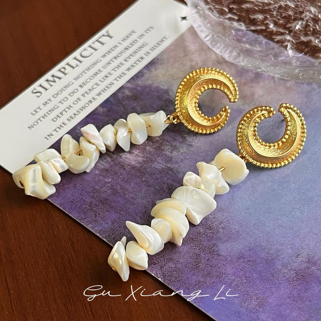 Moonlight & Sea French Retro Shell Beaded Stud Earrings, Mori Style Luxury Moon design A103