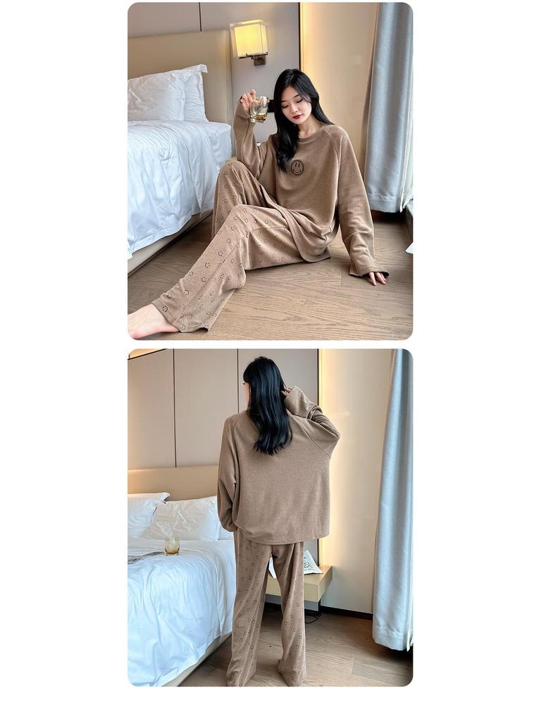 Women's Plus Size Comfy & Breathable Pajama Set: Autumn Slimming Round Neck for Indoor/Outdoor Wear