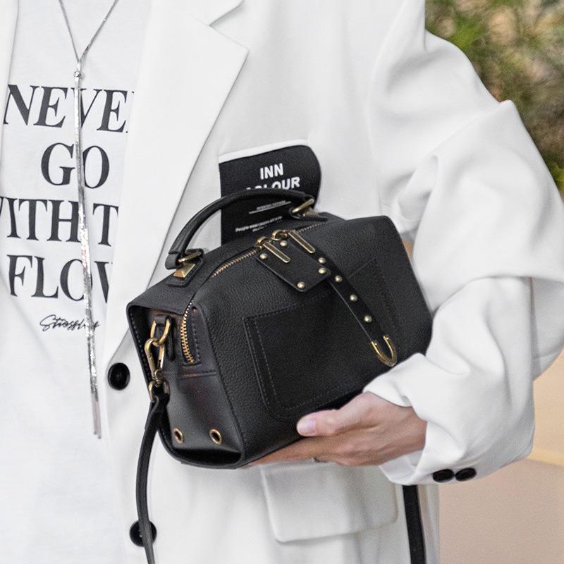 

Leather women s bags New handbags Women s niche versatile messenger bags Commuter shoulder bags чёрный