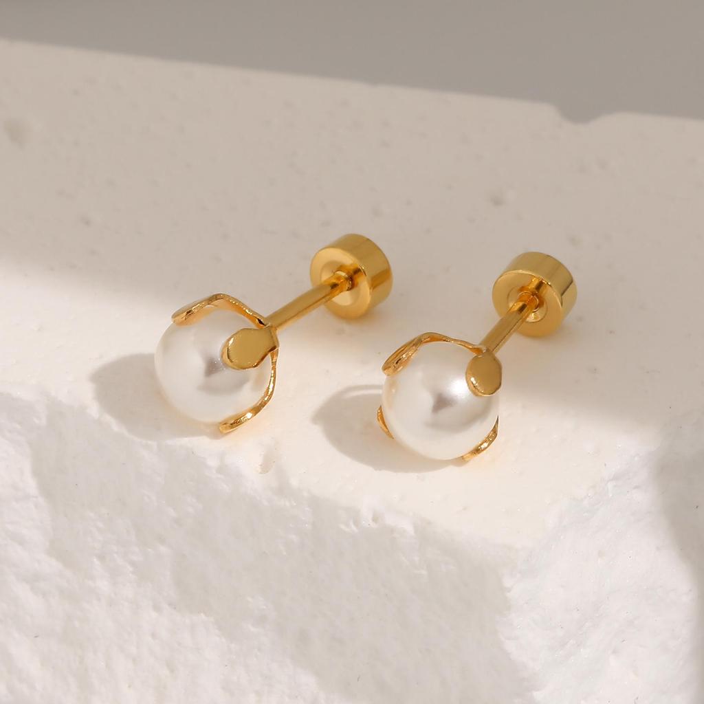 European & American Titanium Steel Non-Fading Women's Luxury Stud Earrings