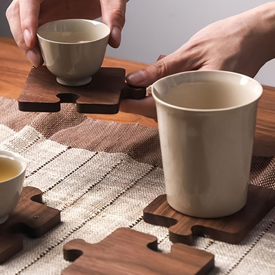 4 Vintage Holz-Puzzle-Untersetzer mit isolierten Böden, geeignet für Schreibtische, Bars und Heimdekoration. Erntedank- und Weihnachtsdekorationen.