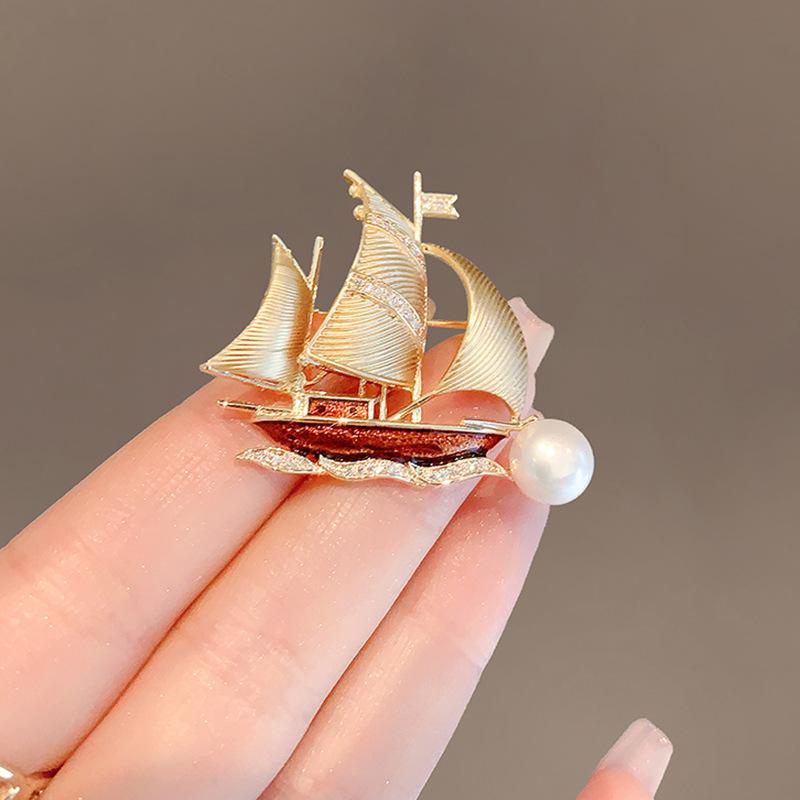 Smooth Sailing Sailboat Brooch High-end Light Luxury Elegant Feminine Brooch Suit Sweater Cardigan Corsage Accessory.