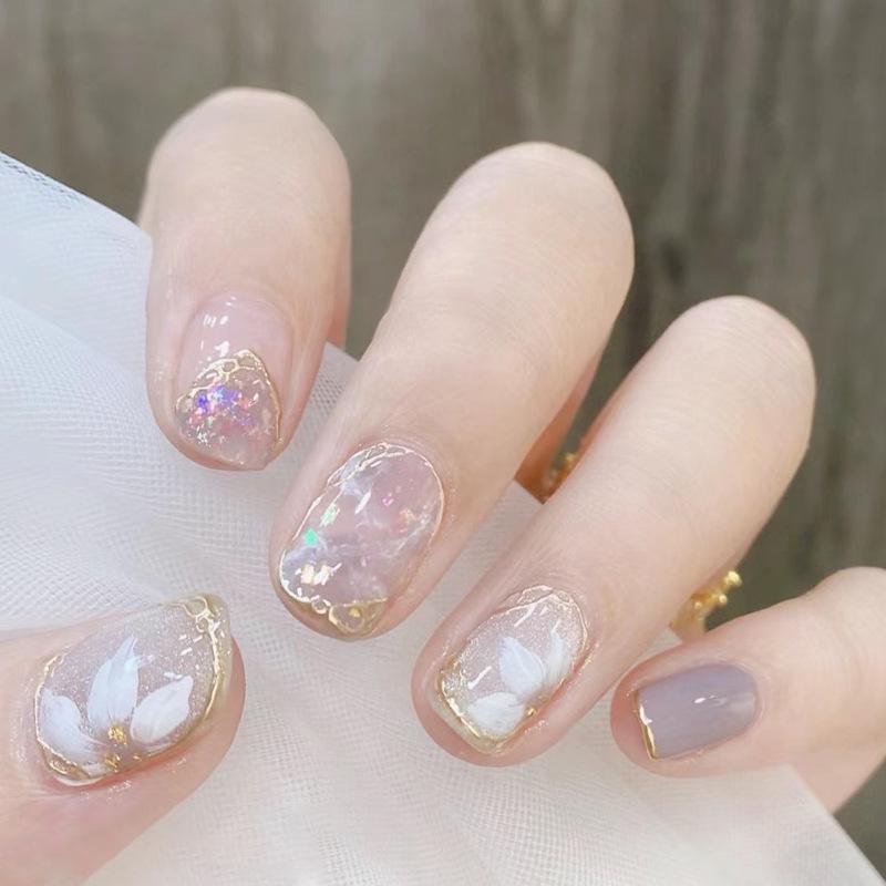 30 High-End Wearable Nail Tips with Heart Petal Gold Trim