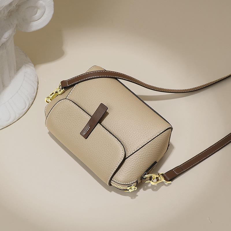 Small Square Bag Shoulder Bag New Leather Bag Fashionable Crossbody Bag Spring and Summer Versatile Small Bag Women's Bag