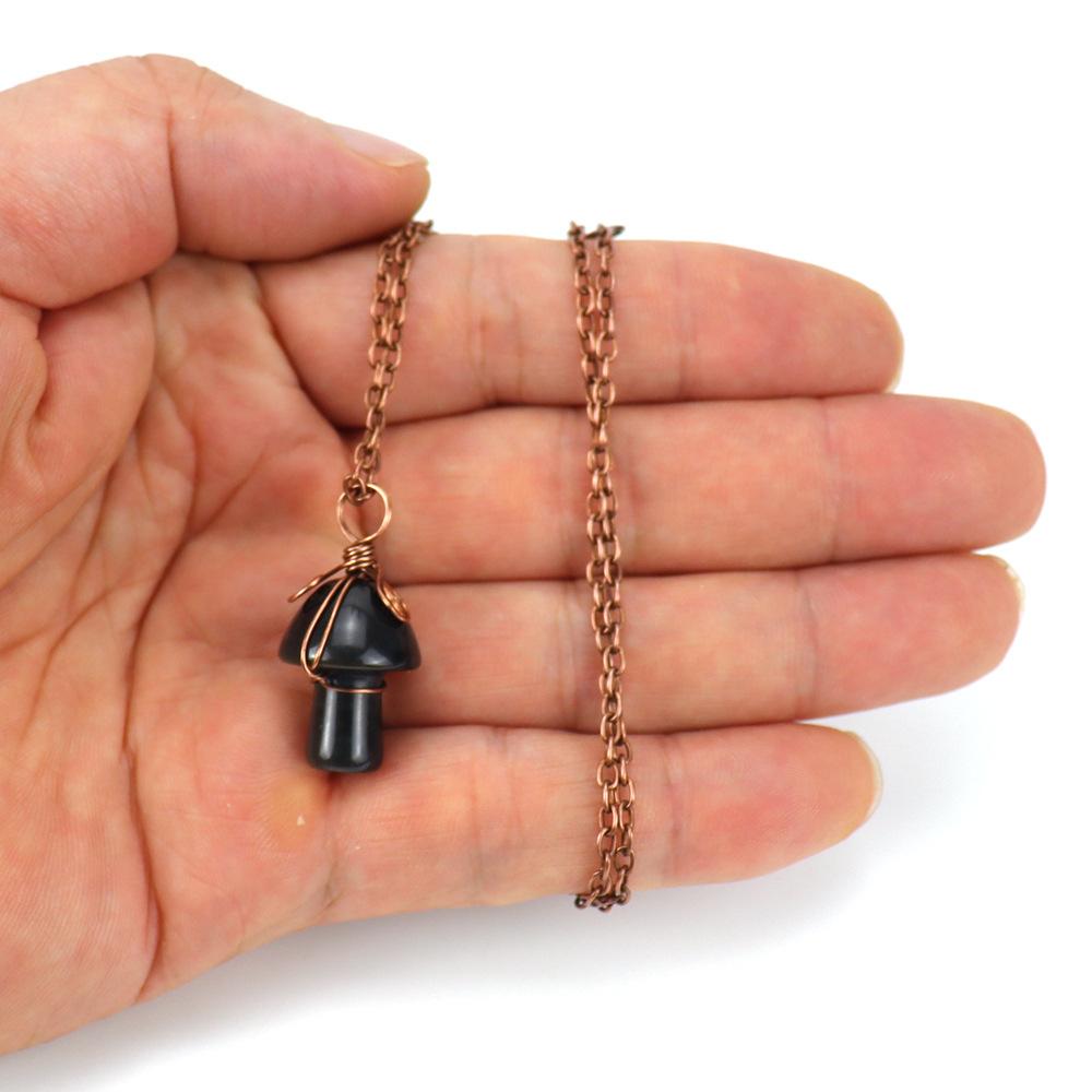 Hand-Wound Crystal Green Dongling Agate Small Mushroom Pendant Necklace Jewelry N586
