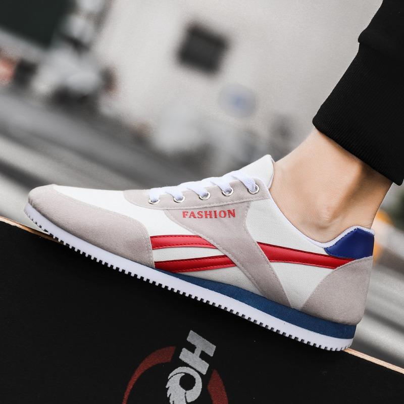 Frühlings- und Sommer-Dünne, modische, atmungsaktive Freizeitschuhe, junge und junge, weichsohlige, weichgesichtige Low-Top-Herrenschuhe