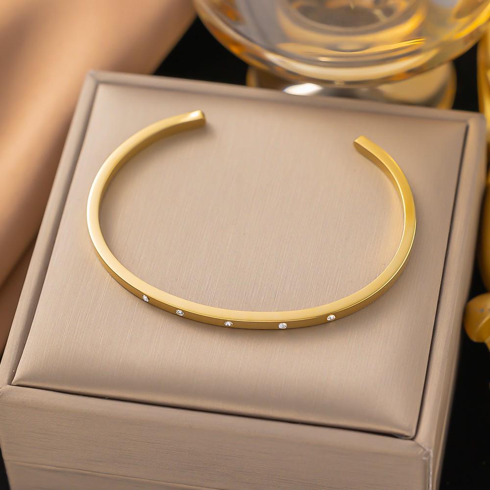 Bracciale da donna in acciaio al titanio con diamanti, placcato oro, non sbiadisce, intarsio di zirconi, alta gamma, semplice, versatile gioiello in acciaio inossidabile