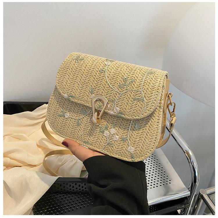 2025 New Shoulder Bag Women's Bag Woven Baguette Underarm Bag Fashionable Small Fresh Square Bag