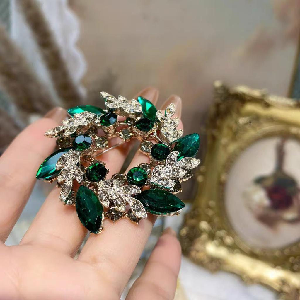 Ladies Light Luxury Bauhinia Brooch New High-end Bear Brooch Luxury Temperament Pin Suit Accessories