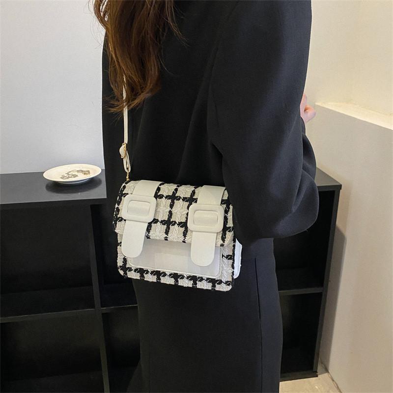 Chic Lightweight Canvas Shoulder Bag Modern Simple Crossbody Purse For Women