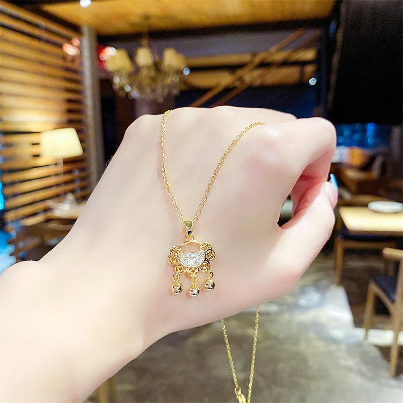 Niche design sense does not fade clavicle chain new fashion simple neck chain Japanese and Korean all-match light luxury titanium steel necklace women