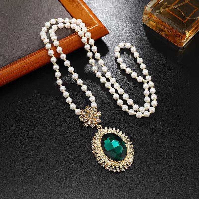 Korean Fashion Flower Sweater Chain Necklace - Autumn/Winter Women's High-End Cat's Eye Camellia Pendant.