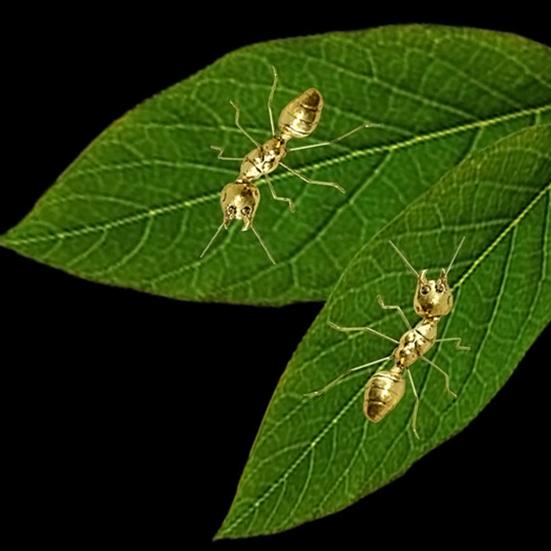 Ant Ornament Polished Alloy Golden Ant Sculpture Vintage Style Ant Statue for Home Office Garden Decoration