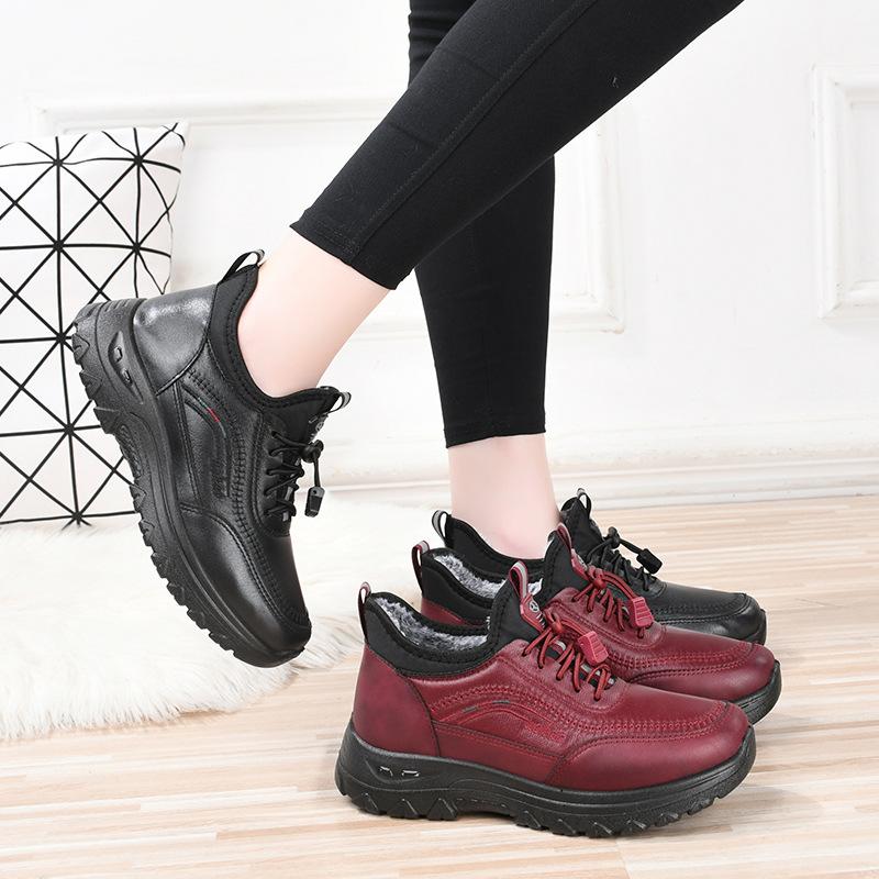 Women's Plus Size Warm Fleece Lined Winter Boots, New Thickened Leather Cotton Shoes, Soft Sole Snow Boots for Middle-Aged and Elderly Women