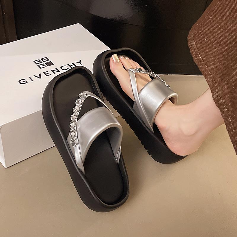 Fairy Wind Beach Clip Toe Slippers Female Summer Wear 2025 New Thick-soled Heightening Flip-flops Beautiful Cool Slippers
