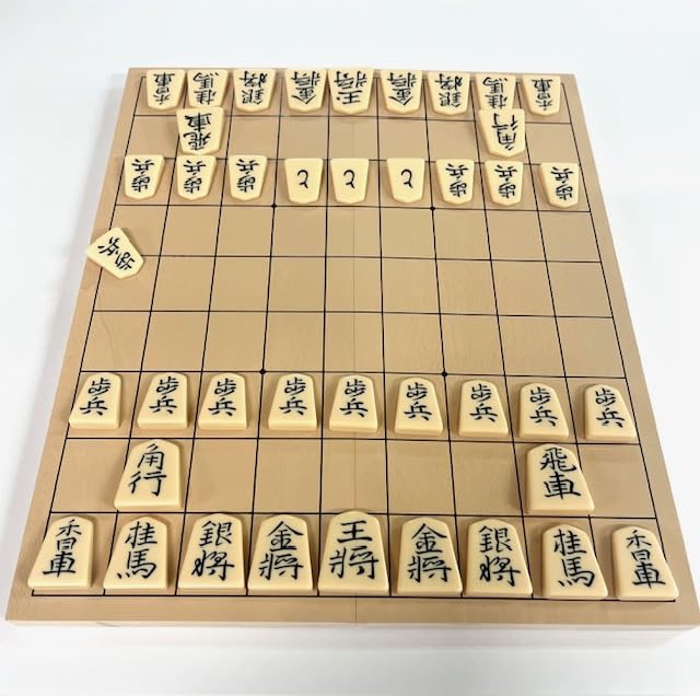 Shogi New Katsura 4 folding shogi board and comfortable plastic shogi in a Minase plastic set No. pieces, case.