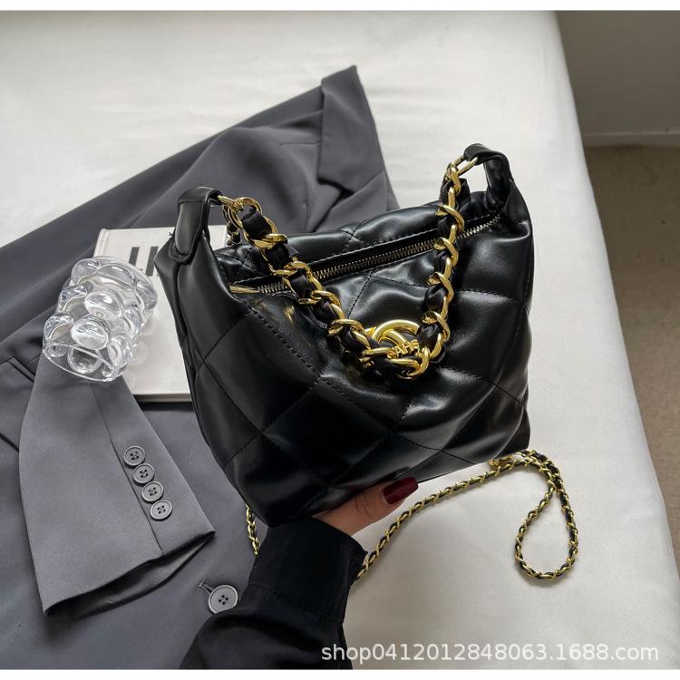 

Fashion diamond chain small bag women s 2025 new popular this year messenger bag niche design commuter bag чёрный