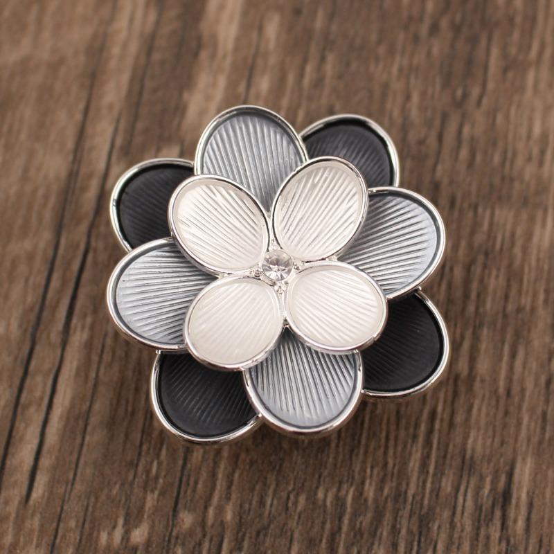 Heiß verkaufende emailierte geometrische Blume magnetische Brosche, modische kreative Blumenbrosche für Damen