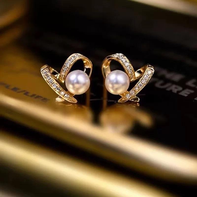 Simple pearl stud earrings new small peach heart elegant ear jewelry sweet niche love hollow earrings women