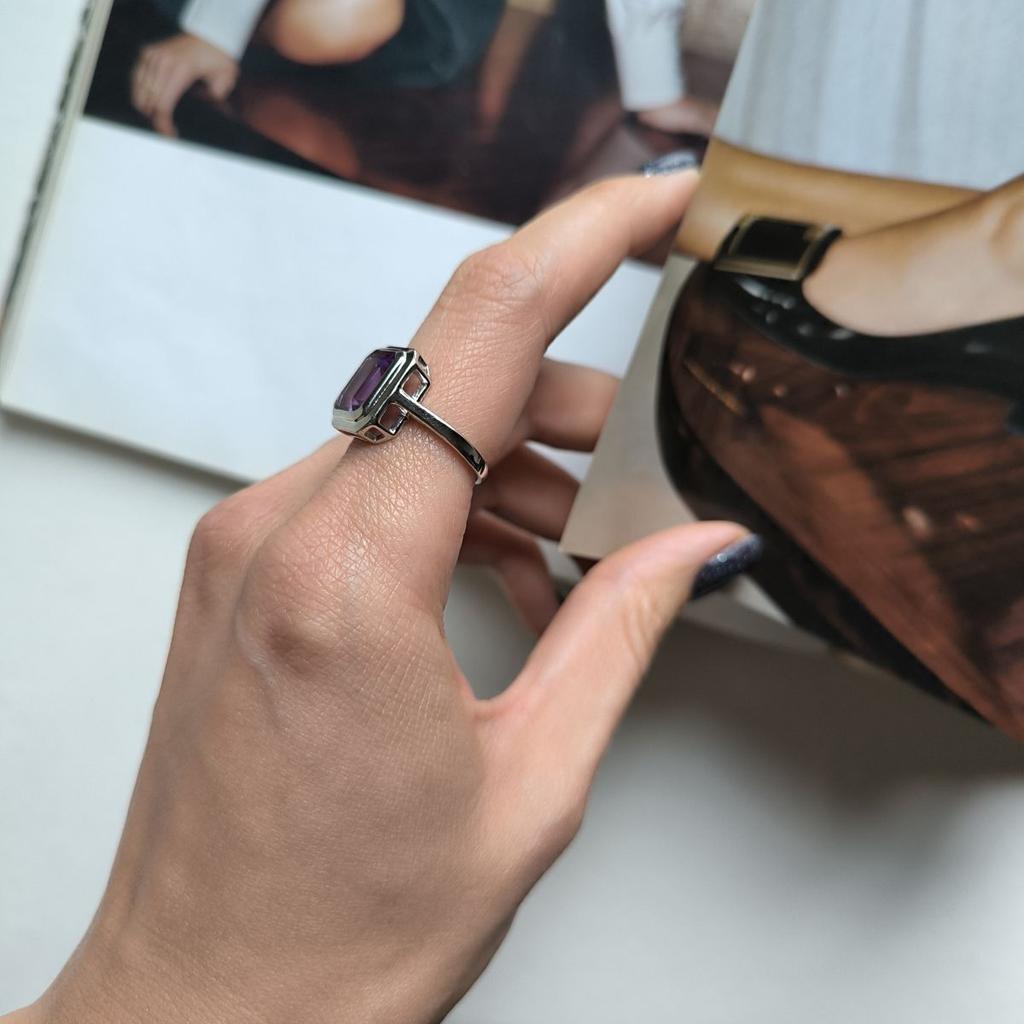 Серебряное кольцо с натуральным аметистом 3.125ct, вес изделия 4,09 гр (2179429)