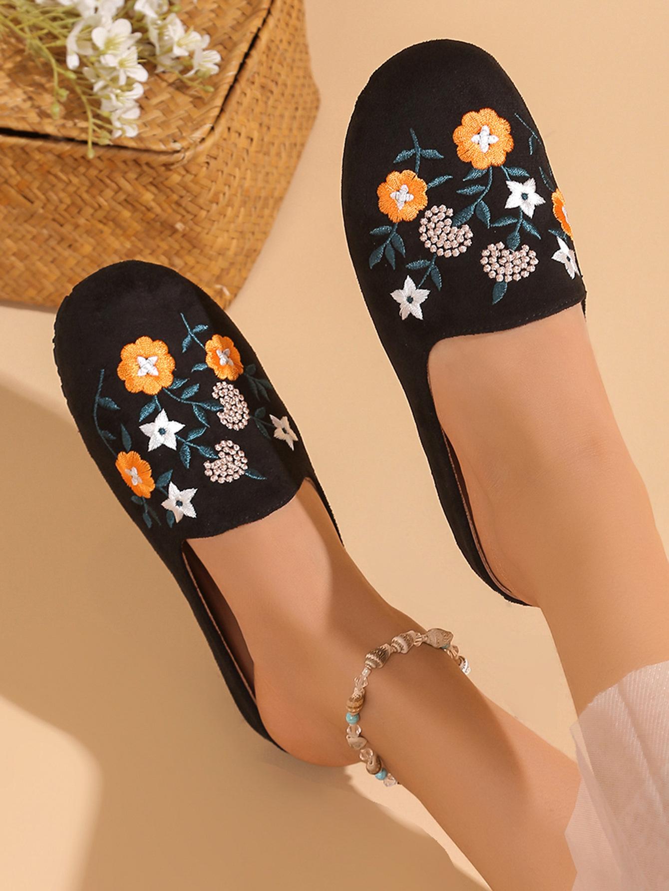 

Большие тапочки женские летние 2025 года новые этнические вышитые женские классные тапочки на плоской подошве производитель женской обуви 35