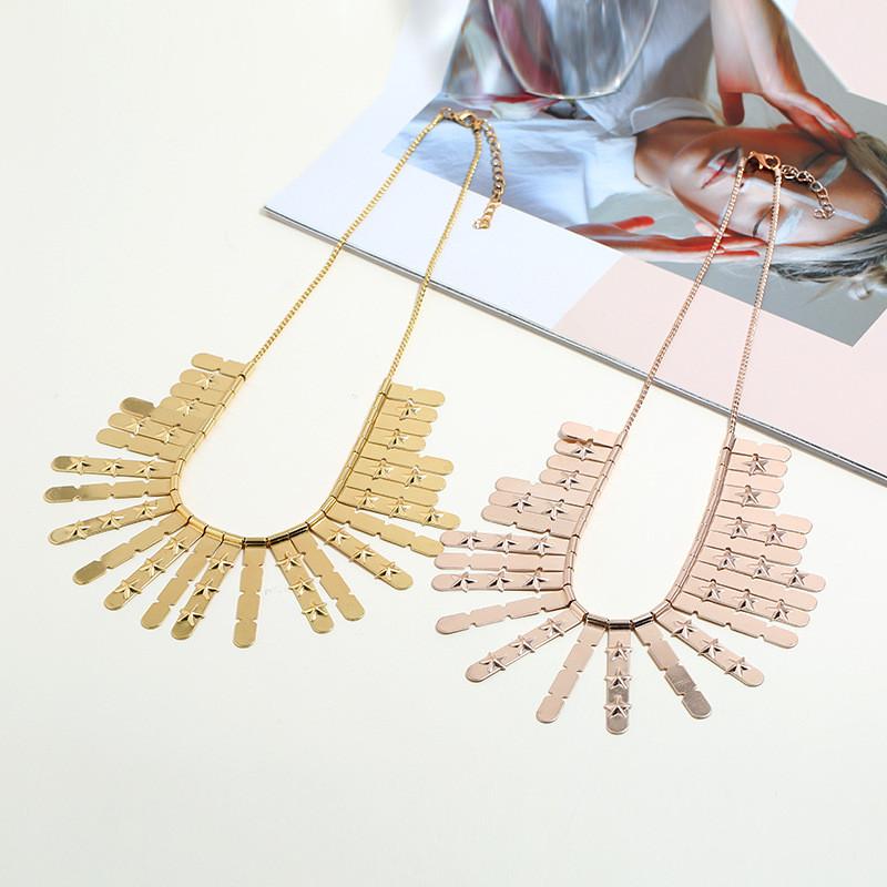 Contemporary European Style Metal Pendant Necklace For Travel And Gift