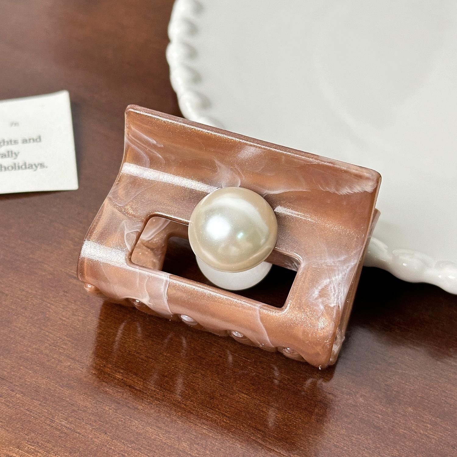 

Вневременные заколки-крабы для волос в стиле ретро с цветком, изготовленные с жемчужной отделкой премиум-класса Brown Square Clip6cm