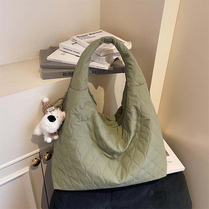 Quilted tote bag for women2026Large-capacity simple shoulder bag, fashiable commuter handbag, cott-padded underarm bag