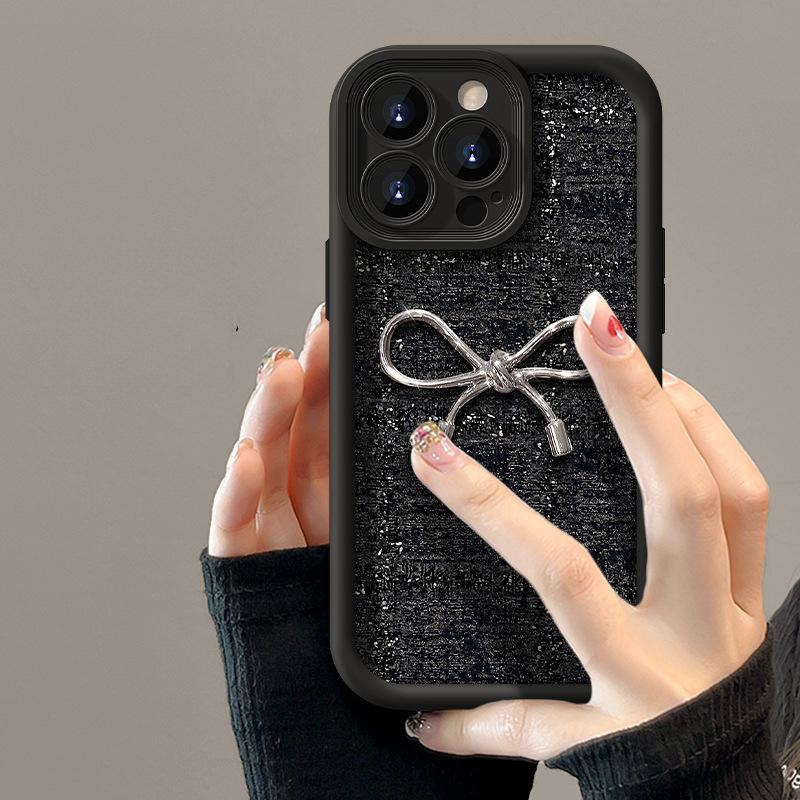 

Браслет-кукла с бантом Подходит для Apple 15 Плюшевая ткань Чехол для мобильного телефона 14pro Стиль маленького аромата 13 Семя отверстие Противоударный Xr Redmi K40/K40 Pro