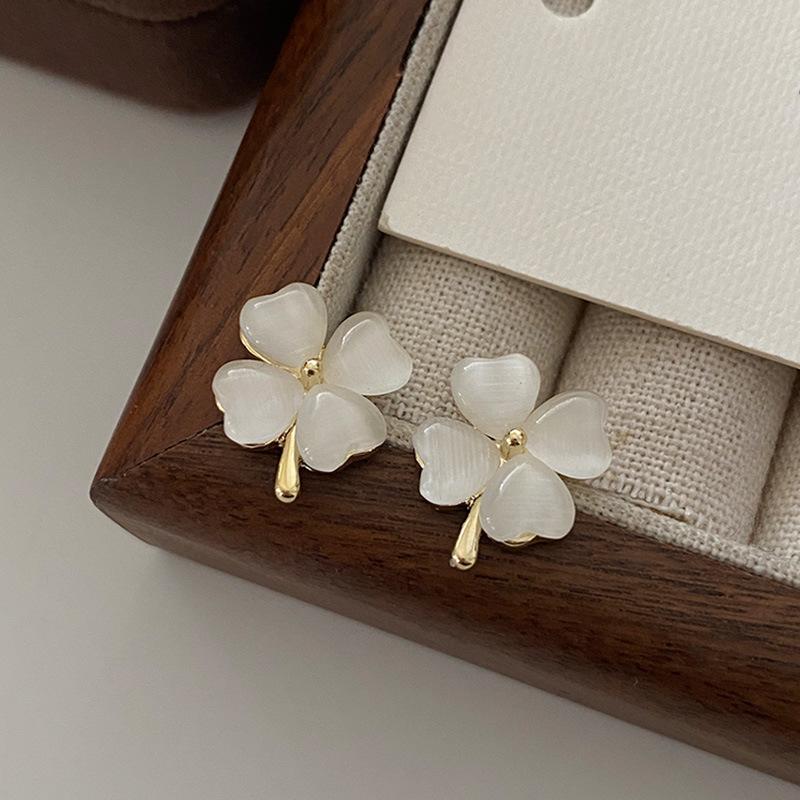 

Серьги-гвоздики с опалом и четырехлистным клевером, японские и свежие легкие роскошные ретро-серьги высокого класса, женские модные универсальные серьги