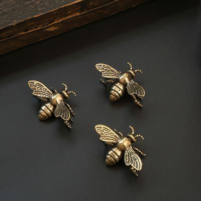 3 Stück Messing Kleine Biene Ornament Massiv Messing Insekt Dekore Statuen Mini Hausförmige Figur Bürodekorationen für Wohnzimmer