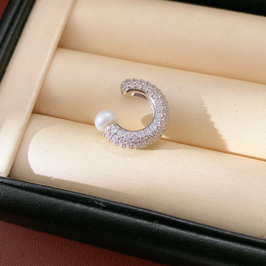 Zircon Pearl Round Luxury Ear Clip: Exquisite  Fashionable Niche Earring for Women