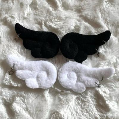 1 Pár Mini Plyšová Andělská Křídla Brož Simulační Peří DIY Oblečení pro Panenky Dekorativní Materiál Ručně Vyráběné Doplňky