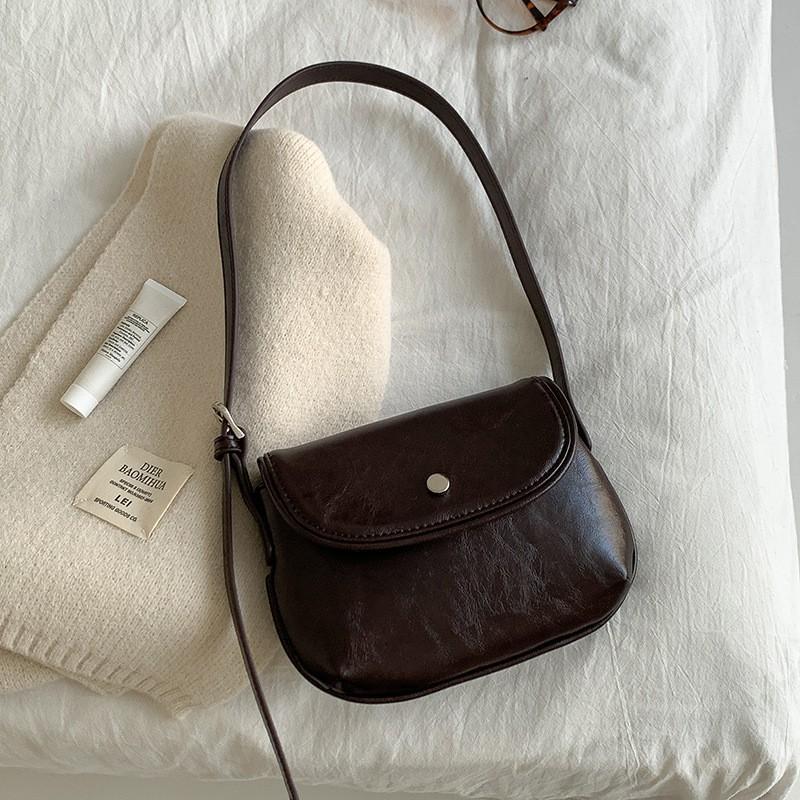 

Korean New All-matching Commuter Oil Wax Leather One-shoulder Underarm Bag Women s Casual Simple Niche High-end Saddle