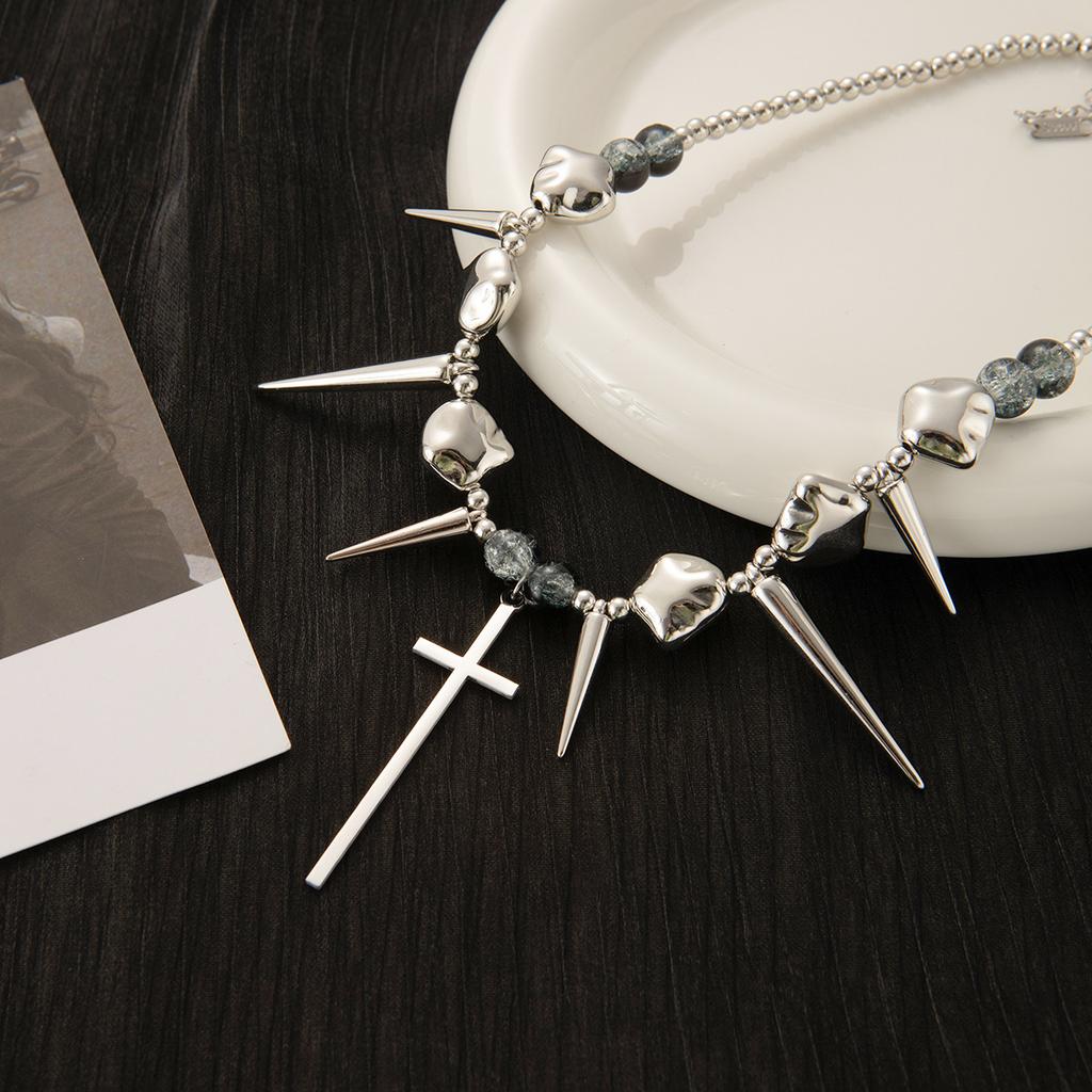 Trend Dark Exaggerated Rivets Irregular Collarbone Chain Y2K Hip Hop Cross Collar High-End Personality Necklace