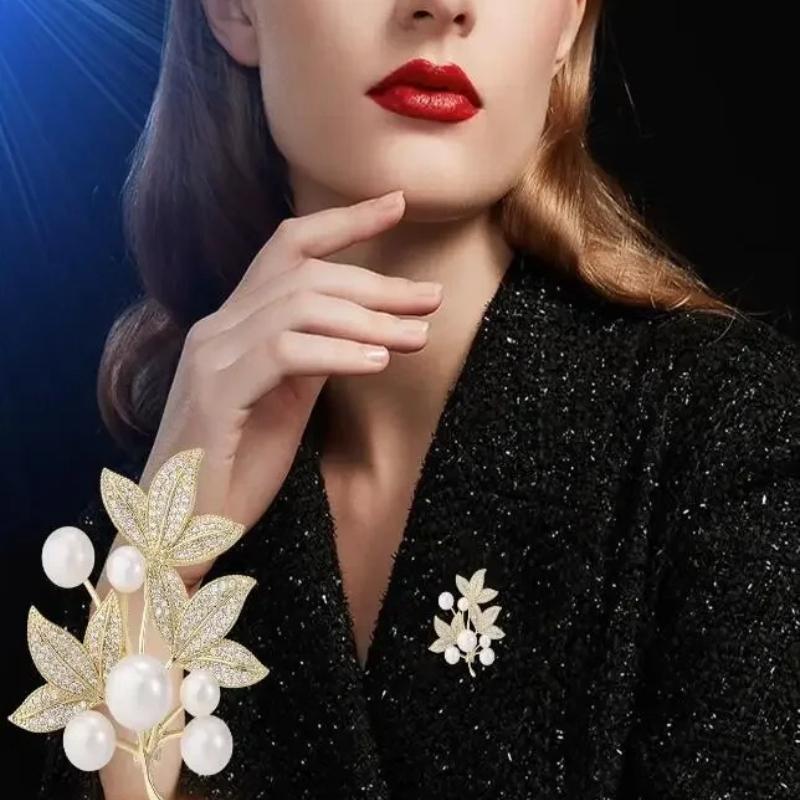 Fashion Pearl Maple Leaf Rhinestone Brooches For Women Elegant Metal Fixed Clothing Pins Daily Jewelry Accessories