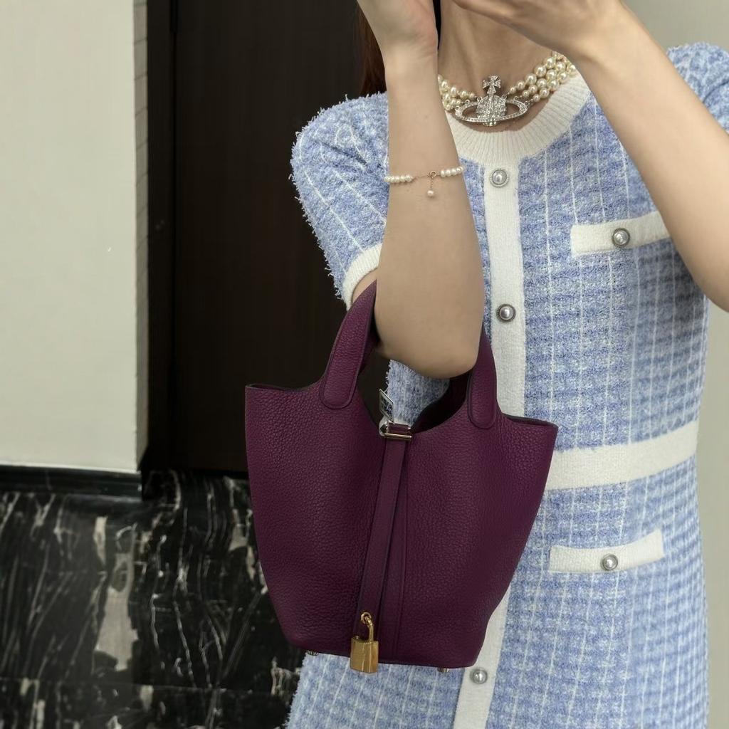 2024 nuova borsa a cesto per verdura da donna motivo litchi viola borsa a secchiello portatile versatile borsa a mano di grande capacità da donna
