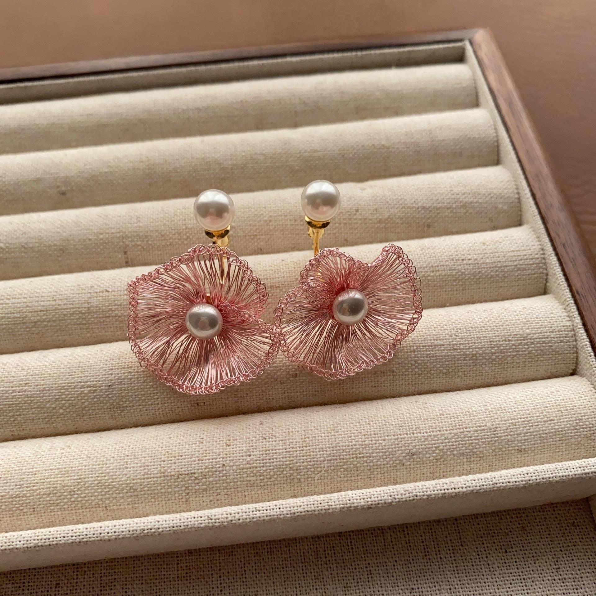 

Romantic retro sweet art flower stud earrings temperament elegant French design exquisite beautiful elegant earrings