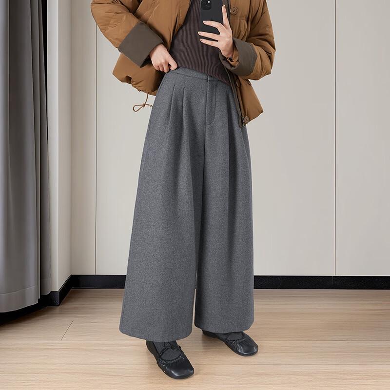 Tachi Women's Pleated Lambswool Wide-Leg Cropped Pants