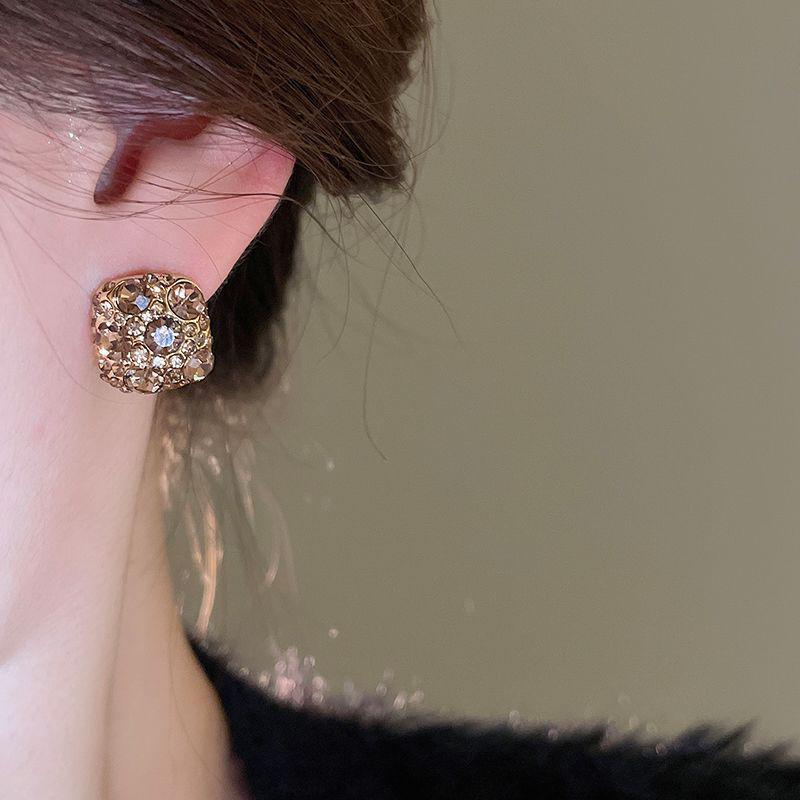 Elegant Vintage Diamond Stud Earrings for Women - Luxurious French Style, Versatile and Sophisticated Accessory