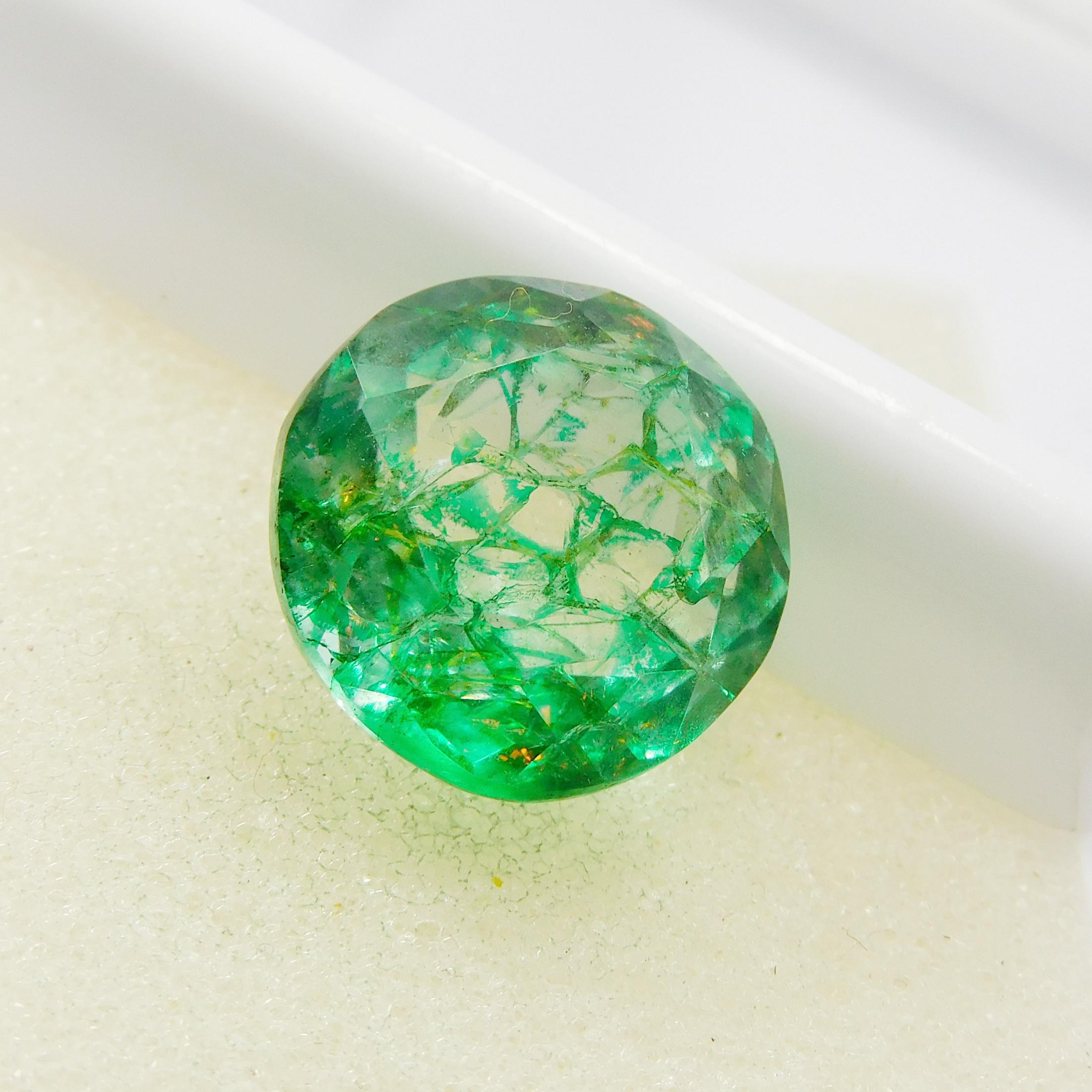 

Heated Green Colombian Emerald 37.1ct Round Cut Loose Gemstone 21.8 mm approx зелений