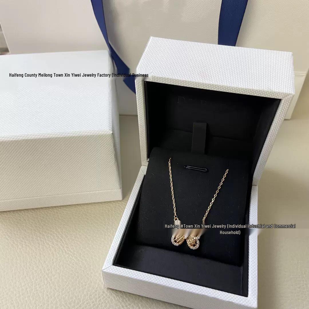 

High-Version Gold Butterfly Diamond Necklace for Women - Elegant Hollow Clavicle Design