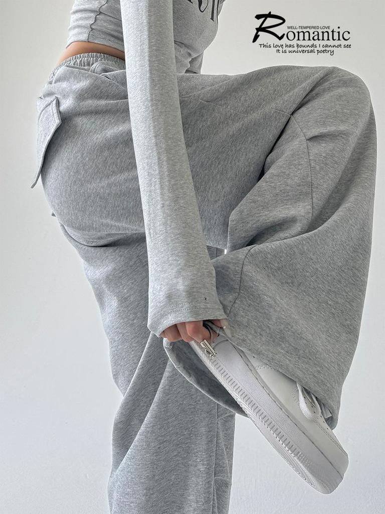 Unisex Gray American-Style Sweatpants: High-Waisted, Straight-Leg, Loose-Fit, Casual, Cargo, Perfect for Spring, Autumn, and Winter.