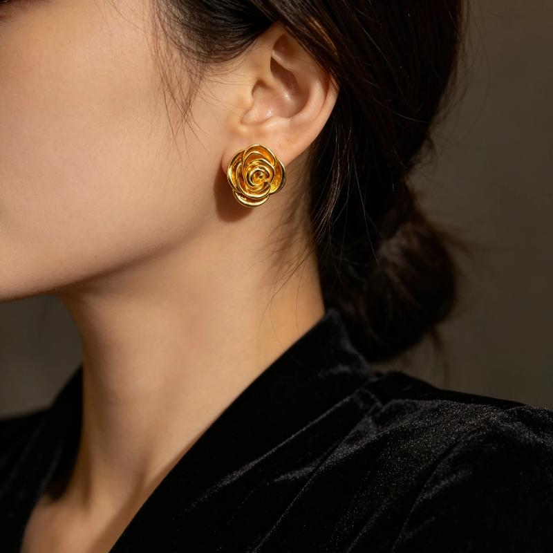 Indian Flower Impressive Gold-Colored Stud Earrings French Style Vintage Metal Flower Stud Earrings Premium Accessory