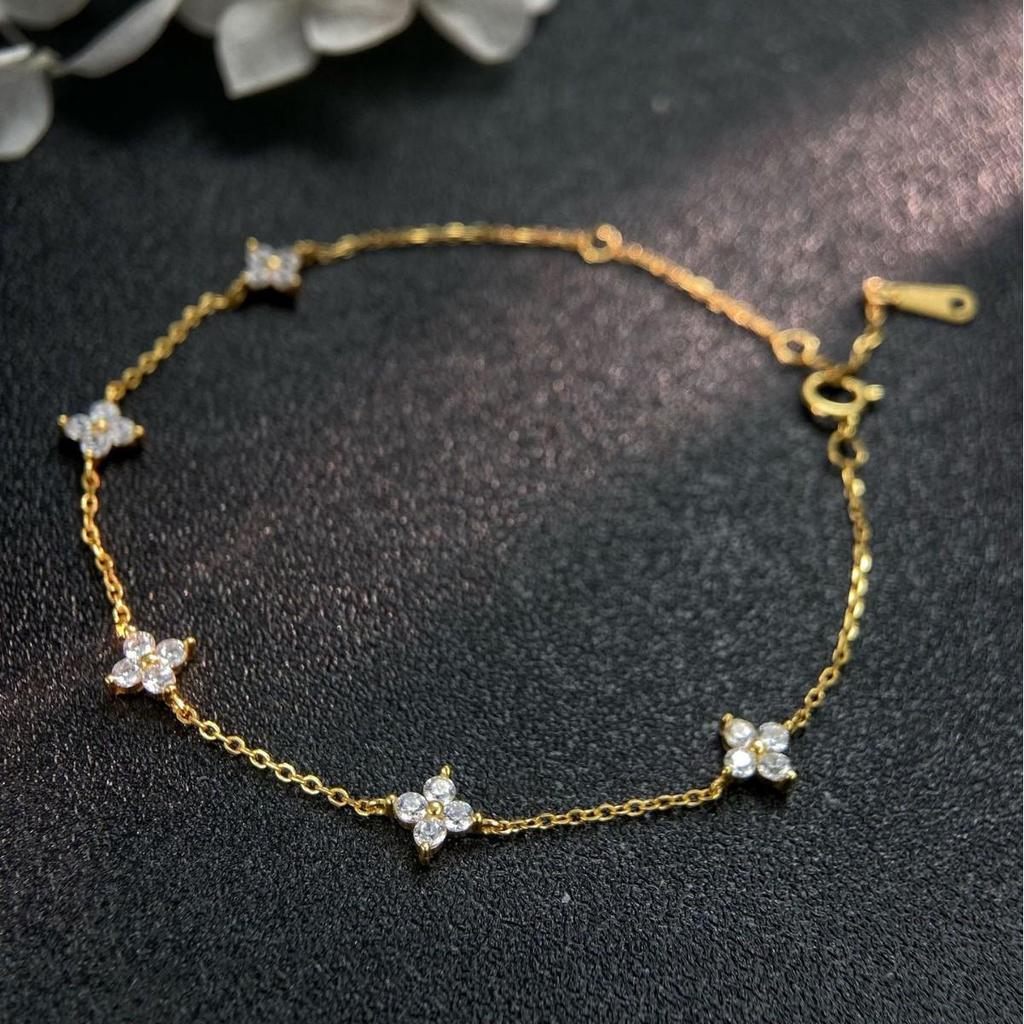 S925 Sterling Silver Four-Leaf Clover Bracelet: Star-Inspired Design, Gentle Style, Trendy Women's Accessory