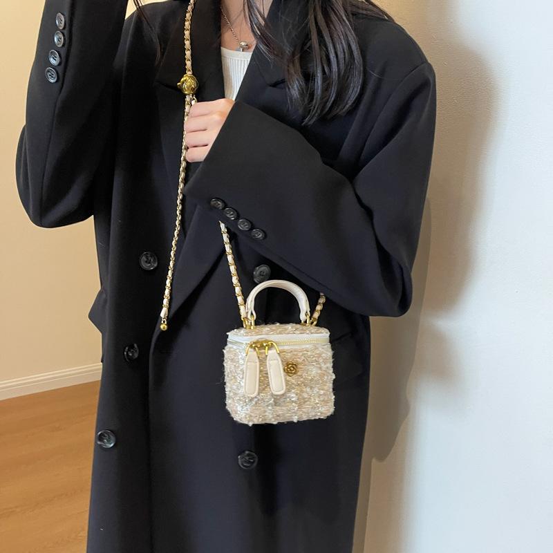 Woolen bag women's autumn and winter 2025 new fashion shoulder messenger bag niche design high-end portable box bag