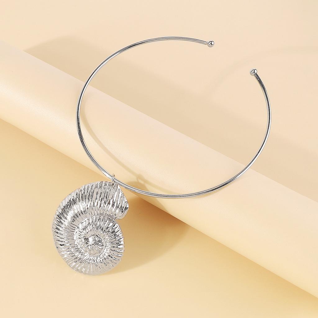 Women European Fashion Exaggerated Conch Pendant Choker Retro Ocean Style 3D Pattern Geometric Necklace