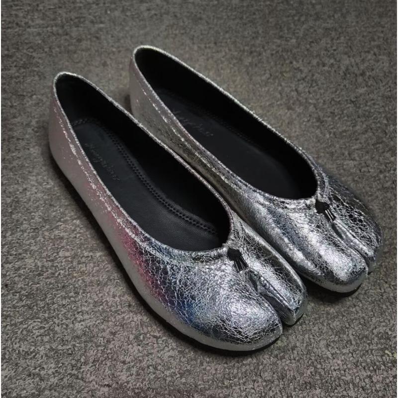 Split-toed Shoes Women's Retro Niche Design Light-mouth Flat-bottomed One-pedal Beanie Shoes Pig's Trotters Burst Silver Single Shoes