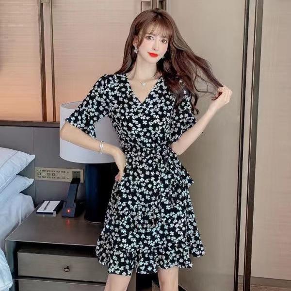 

Summer new horn sleeves short sleeves V neck floral thin waist temperament fashionable Korean version A word dress women M чёрный